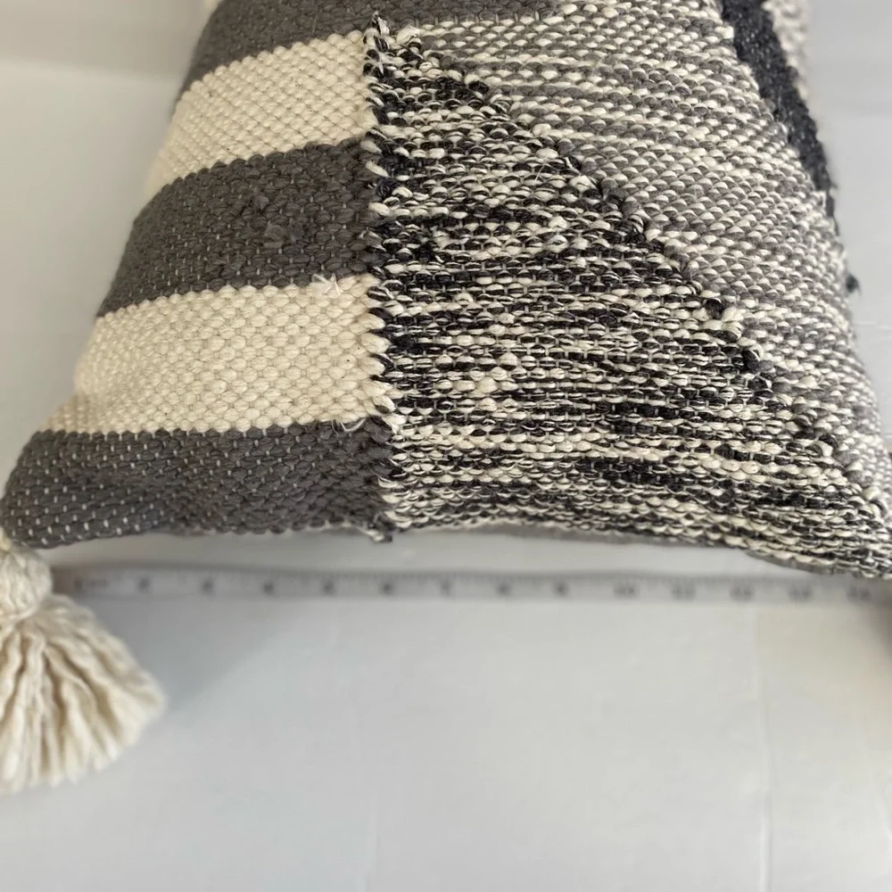 KIRKLANDS Pillow Grey/Ivory Geo W/Corner